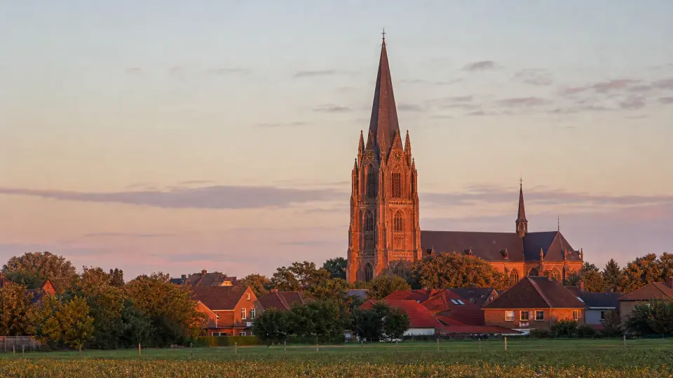 Polizeipräsenz bei Nacht in Altenberge – Symbolbild