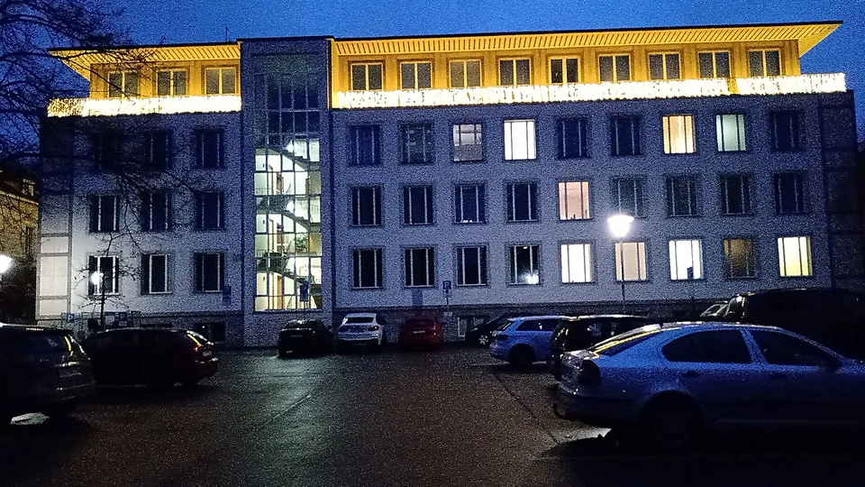 Polizeipräsenz bei Nacht in Bad Oeynhausen – Symbolbild