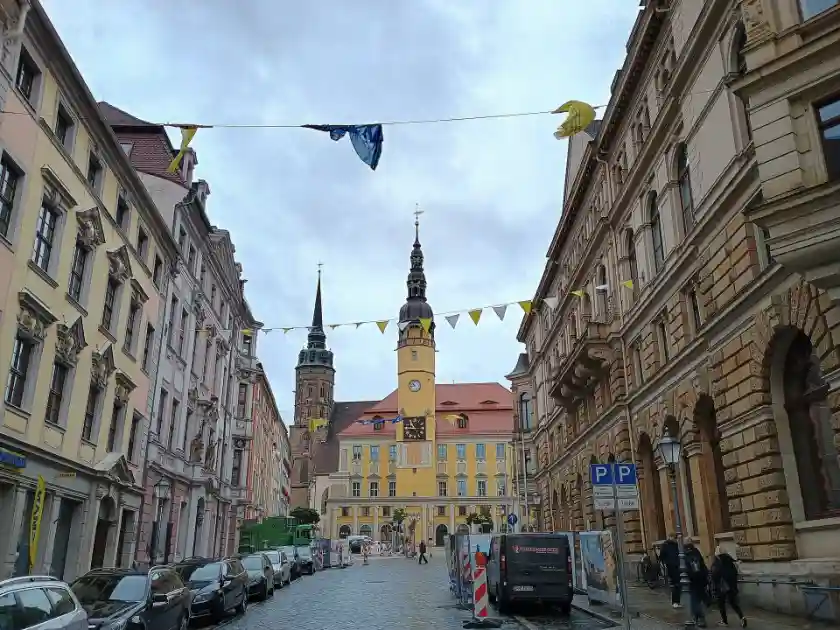 Polizeipräsenz bei Nacht in Bautzen – Symbolbild