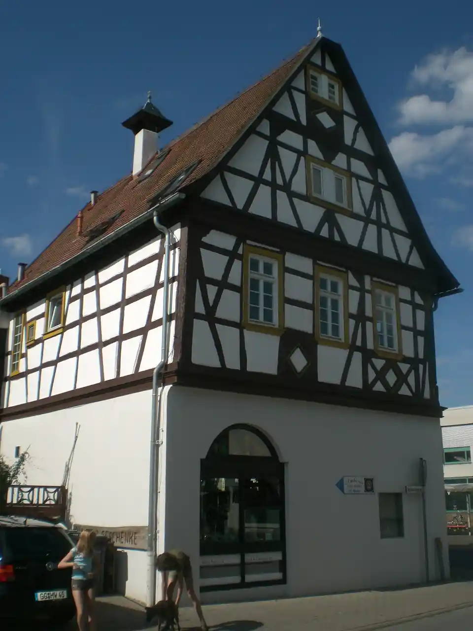 Polizeipräsenz bei Nacht in Biebesheim – Symbolbild