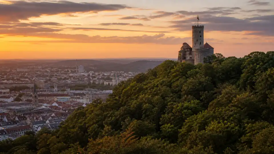 Polizeipräsenz bei Nacht in Bielefeld – Symbolbild