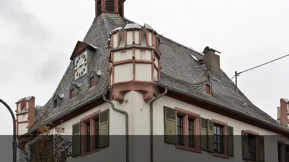 Polizeipräsenz bei Nacht in Bingen – Symbolbild