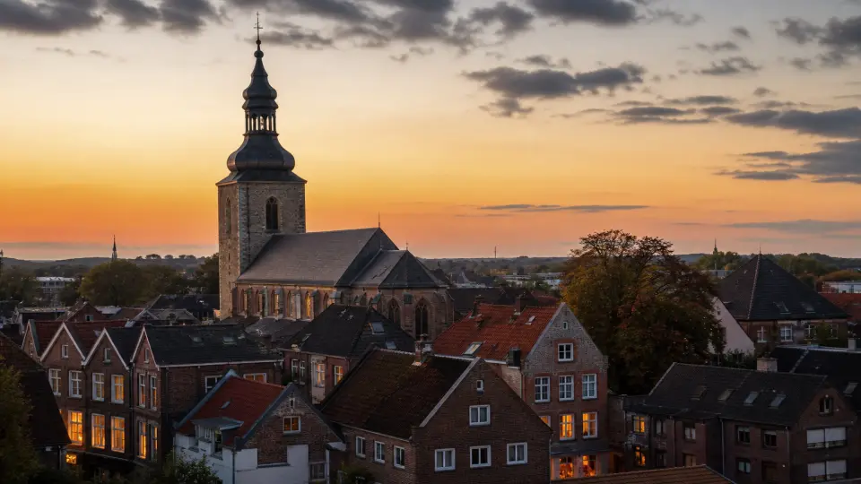 Polizeipräsenz bei Nacht in Cloppenburg – Symbolbild