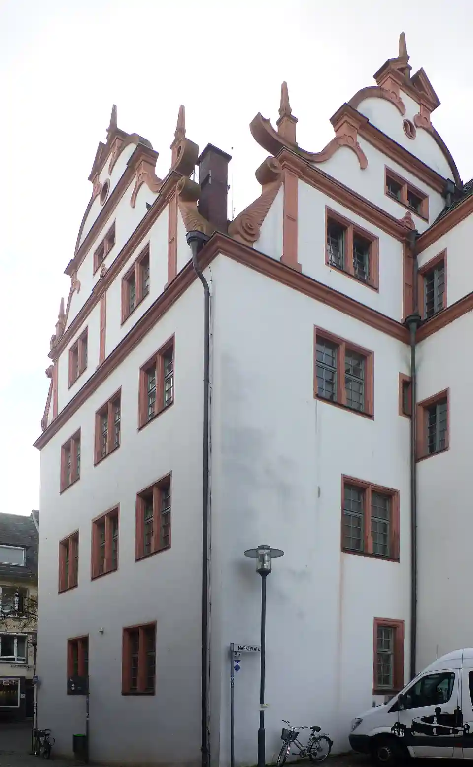 Polizeipräsenz bei Nacht in Darmstadt – Symbolbild