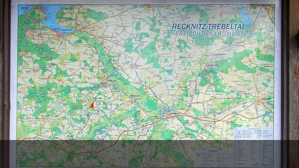 Polizeipräsenz bei Nacht in Dettmannsdorf – Symbolbild