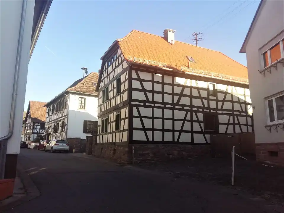 Polizeipräsenz bei Nacht in Dreieich – Symbolbild