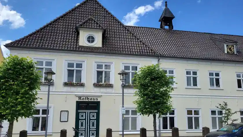 Polizeipräsenz bei Nacht in Elsfleth – Symbolbild