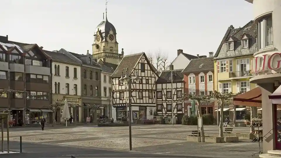 Polizeipräsenz bei Nacht in Euskirchen – Symbolbild