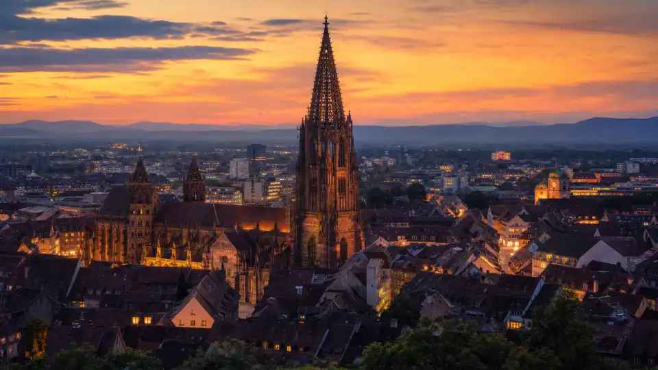Polizeipräsenz bei Nacht in Freiburg – Symbolbild
