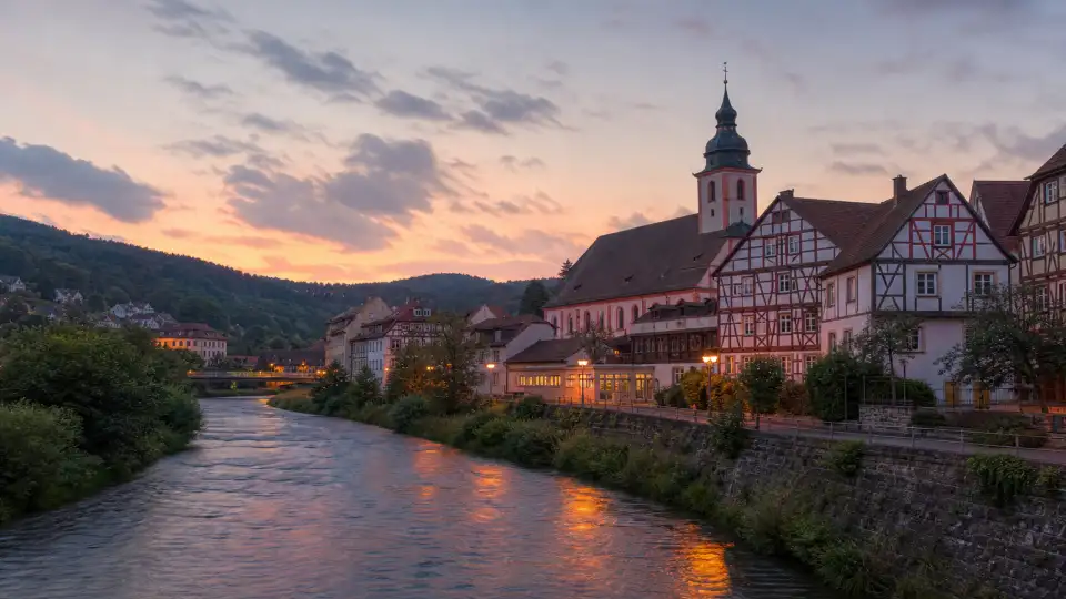 Stadtansicht von Gernsbach bei Nacht – Symbolbild zur geografischen Einordnung