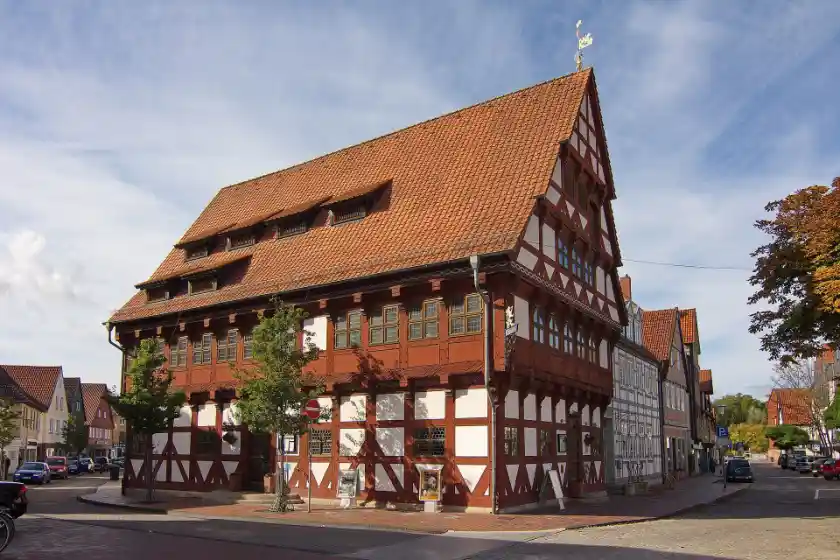 Polizeipräsenz bei Nacht in Gifhorn – Symbolbild