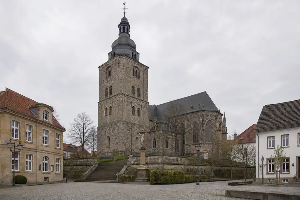 Polizeipräsenz bei Nacht in Greven – Symbolbild