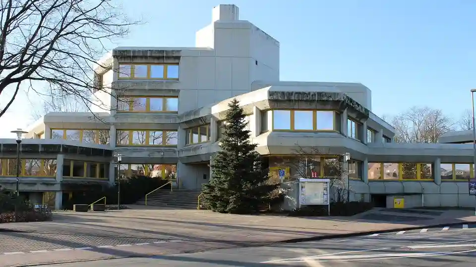 Polizeipräsenz bei Nacht in Gronau – Symbolbild