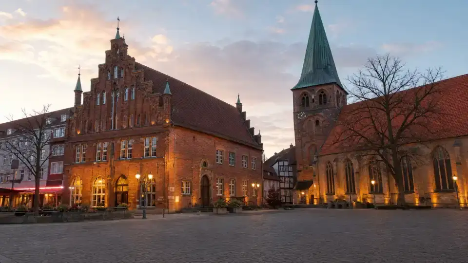 Polizeipräsenz bei Nacht in Gütersloh – Symbolbild