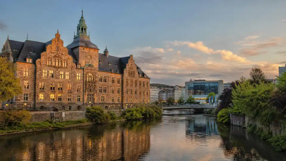 Polizeipräsenz bei Nacht in Hagen-Mittelstadt – Symbolbild