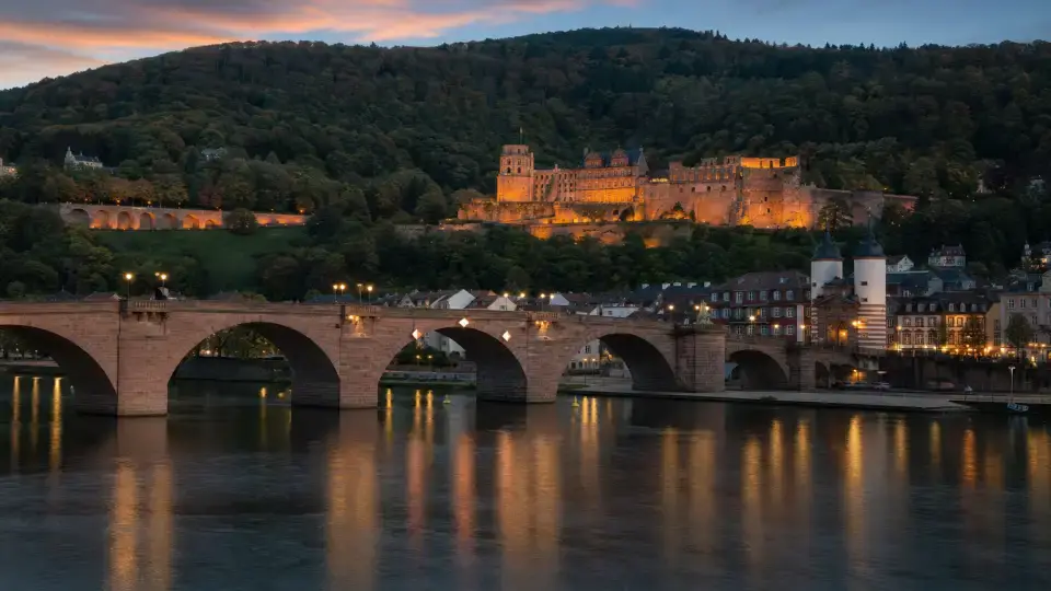 Polizeipräsenz bei Nacht in Heidelberg – Symbolbild