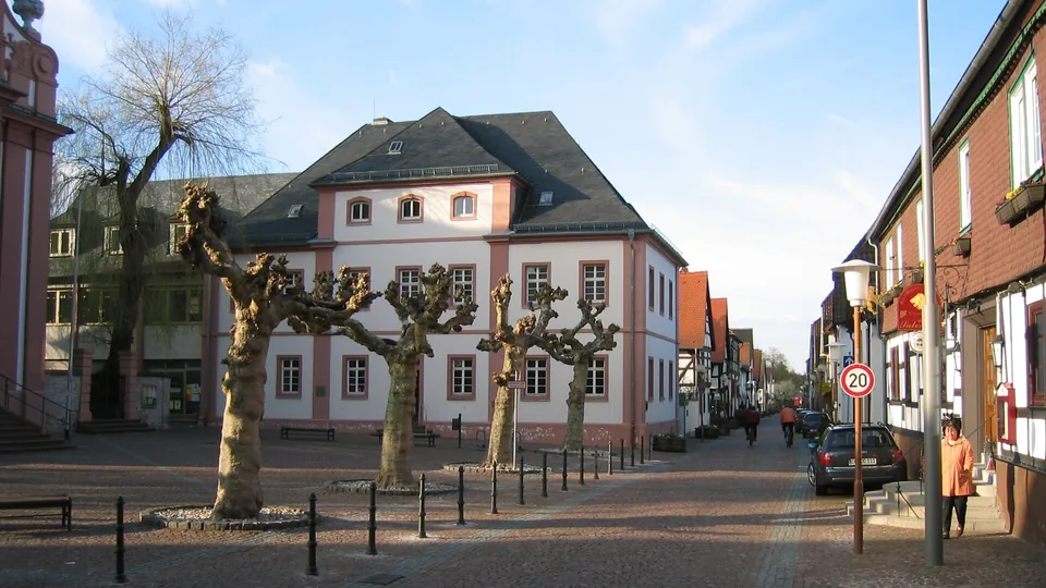 Polizeipräsenz bei Nacht in Heusenstamm – Symbolbild
