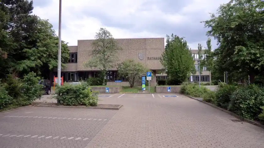 Polizeipräsenz bei Nacht in Hiddenhausen – Symbolbild