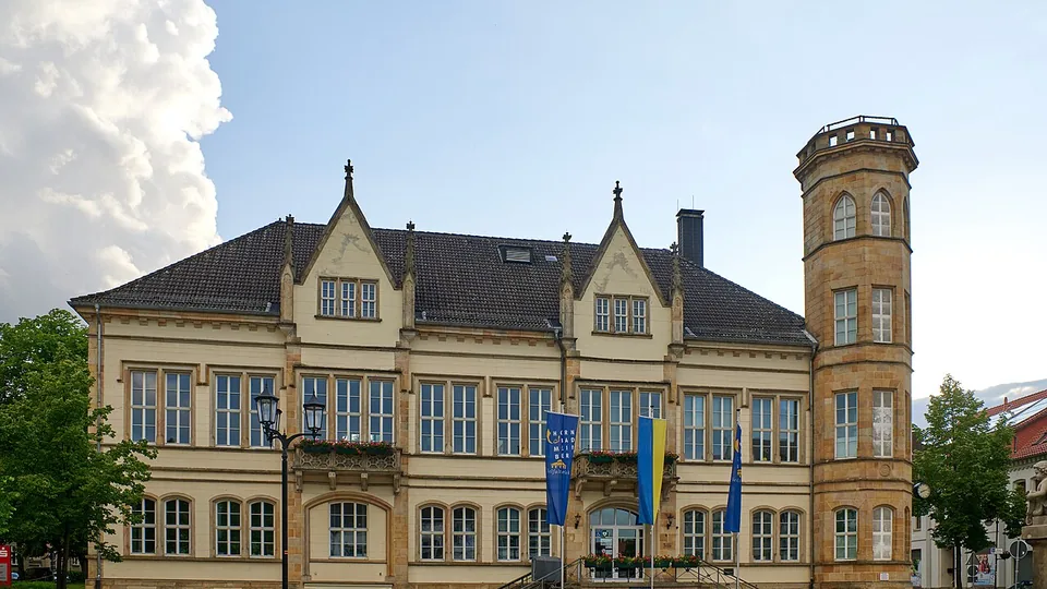 Polizeipräsenz bei Nacht in Horn-Bad Meinberg – Symbolbild