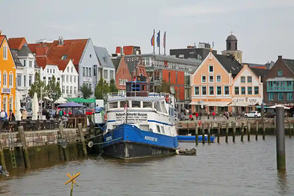 Polizeipräsenz bei Nacht in Husum – Symbolbild