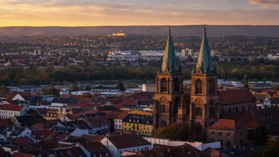 Polizeipräsenz bei Nacht in Kaiserslautern – Symbolbild
