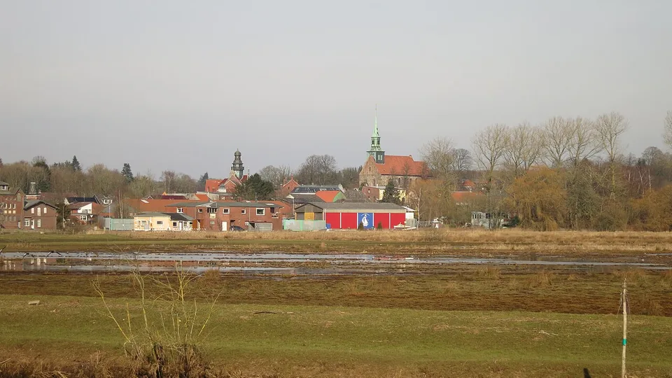 Polizeipräsenz bei Nacht in Kellinghusen – Symbolbild