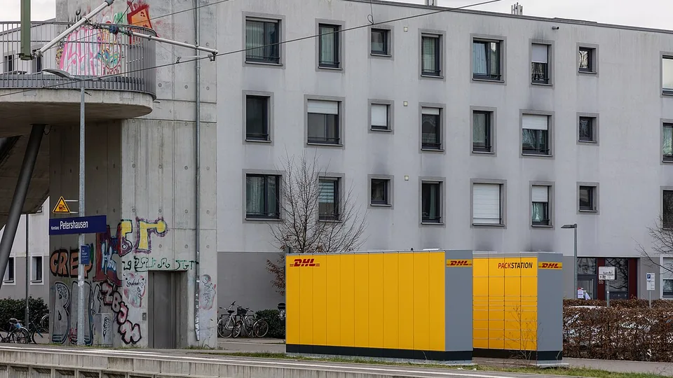 Polizeipräsenz bei Nacht in KN-Petershausen – Symbolbild