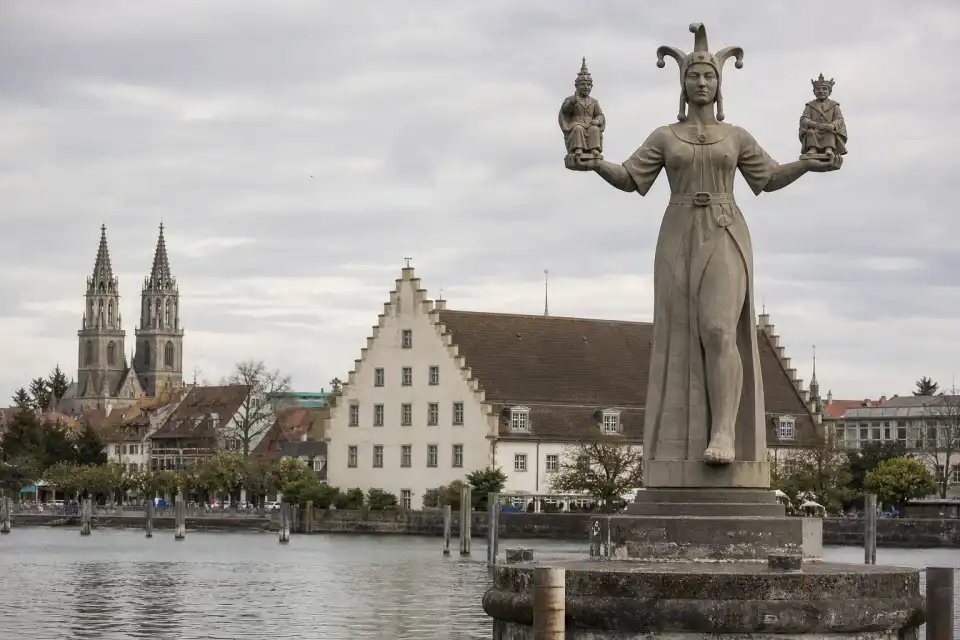 Polizeipräsenz bei Nacht in Konstanz – Symbolbild