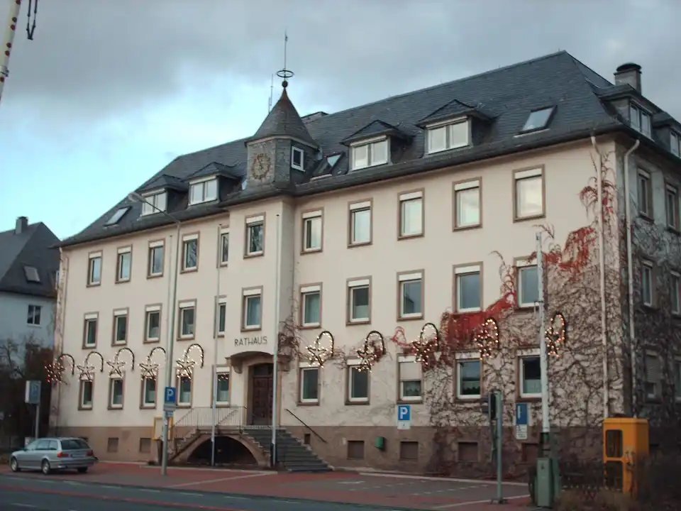 Polizeipräsenz bei Nacht in Kreuztal – Symbolbild