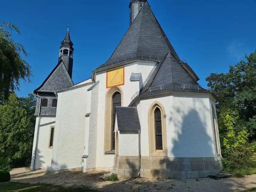 Polizeipräsenz bei Nacht in Langenbernsdorf – Symbolbild