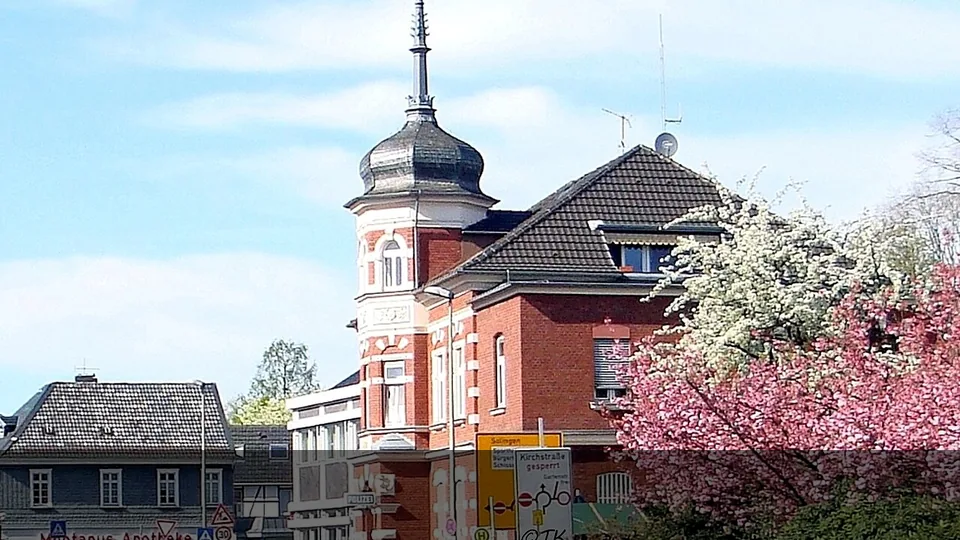 Polizeipräsenz bei Nacht in Leichlingen – Symbolbild