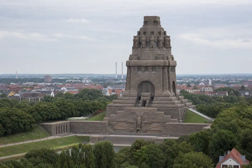 Polizeipräsenz bei Nacht in Leipzig – Symbolbild
