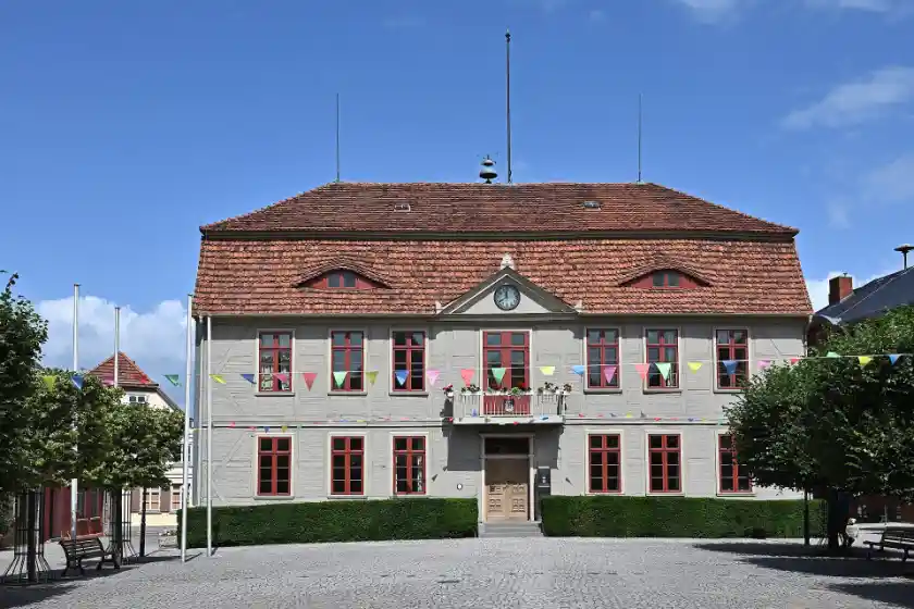 Polizeipräsenz bei Nacht in Malchow – Symbolbild