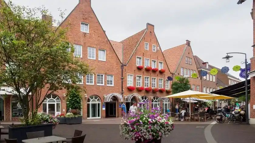 Polizeipräsenz bei Nacht in Meppen – Symbolbild