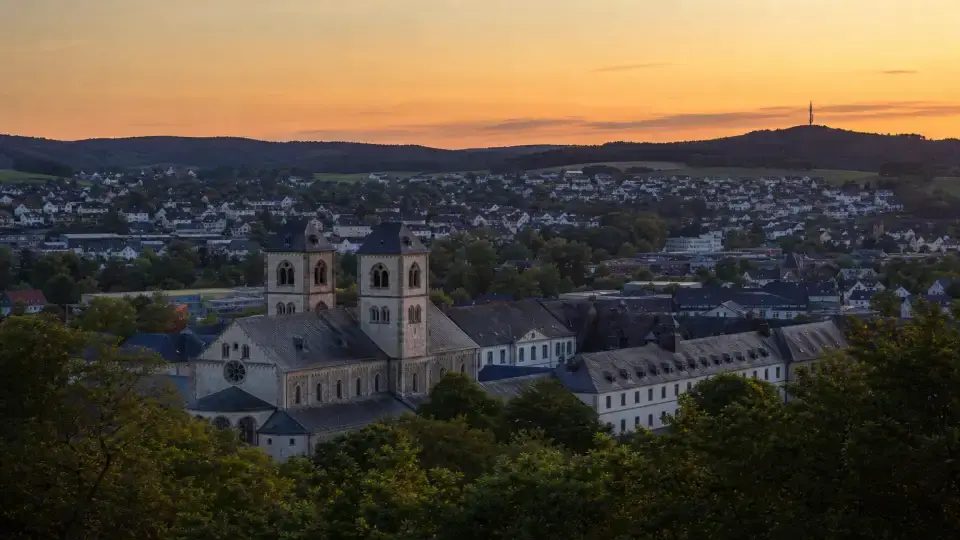 Polizeipräsenz bei Nacht in Meschede – Symbolbild