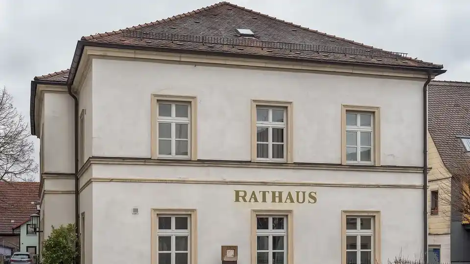 Polizeipräsenz bei Nacht in Mühlhausen – Symbolbild