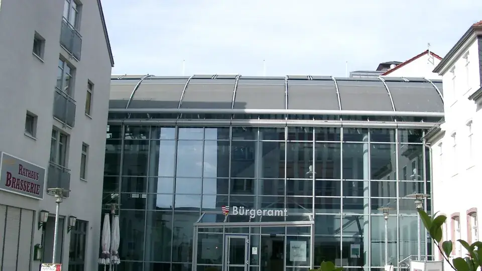 Polizeipräsenz bei Nacht in Neu-Isenburg – Symbolbild