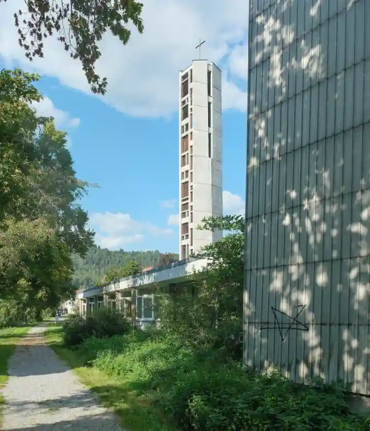Polizeipräsenz bei Nacht in Oberndorf am Neckar – Symbolbild
