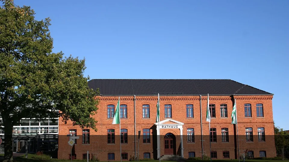 Polizeipräsenz bei Nacht in Osterholz – Symbolbild