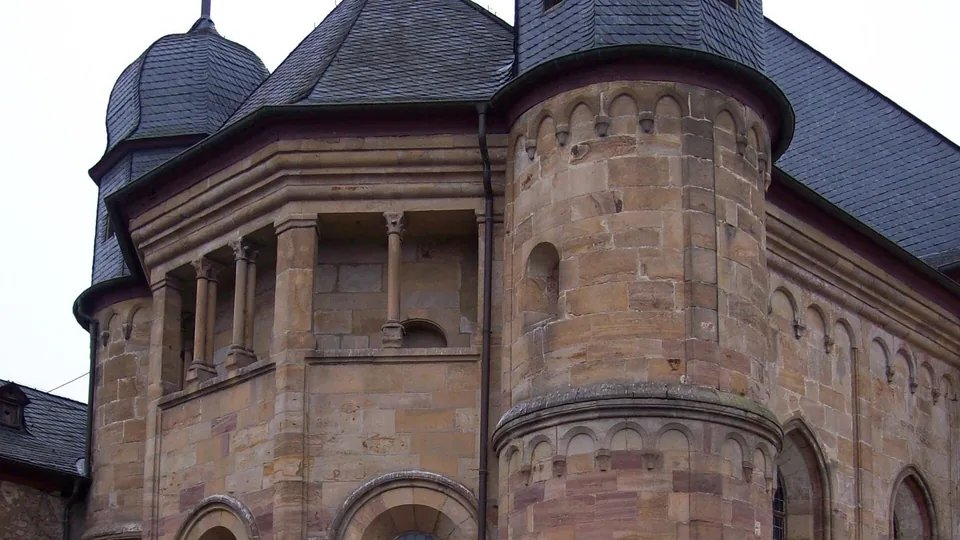 Stadtansicht von Pfaffen-Schwabenheim bei Nacht – Symbolbild zur geografischen Einordnung