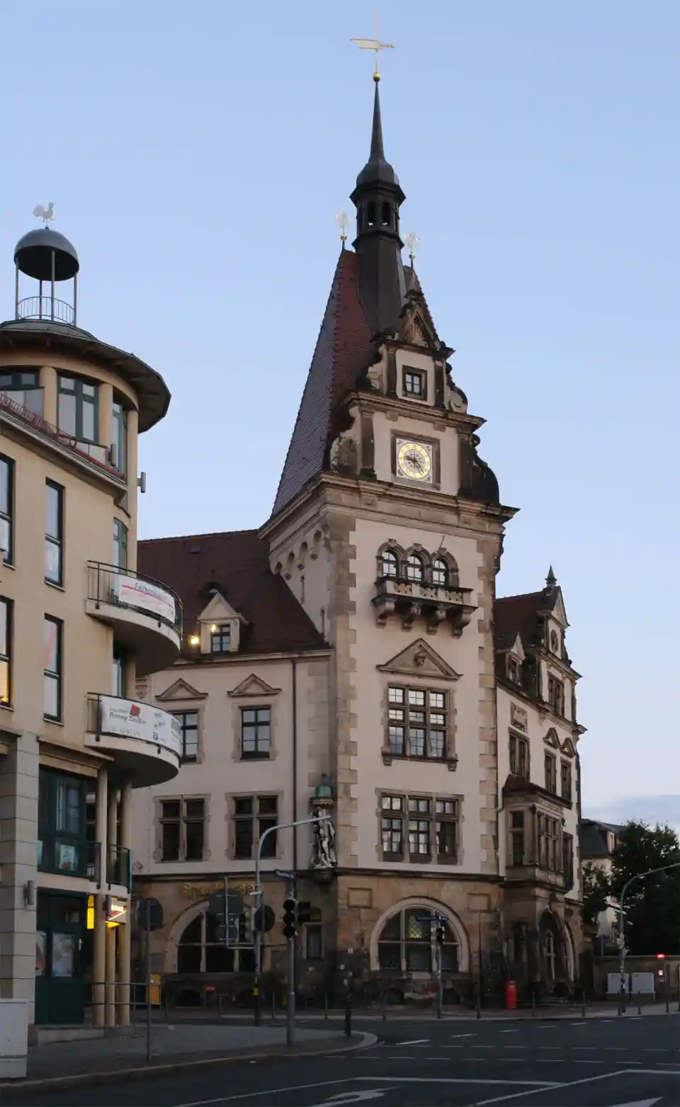 Polizeipräsenz bei Nacht in Plauen – Symbolbild