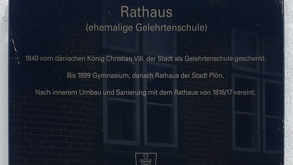 Polizeipräsenz bei Nacht in Plön – Symbolbild