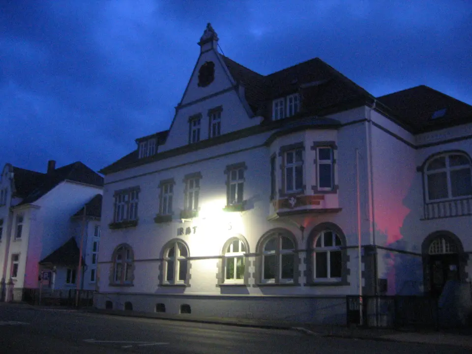 Polizeipräsenz bei Nacht in Preußisch Oldendorf – Symbolbild