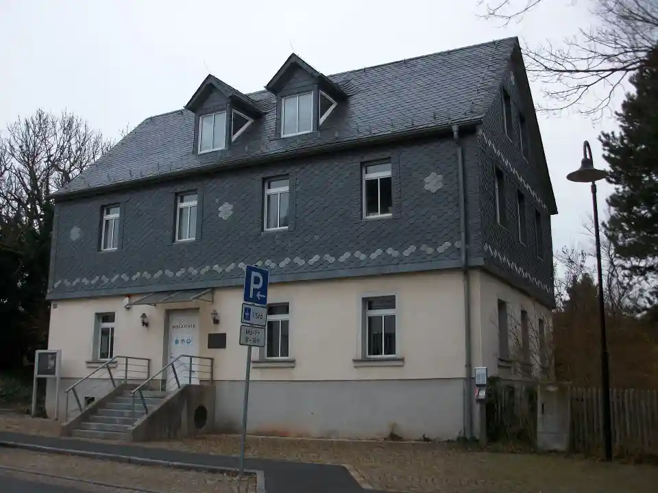Polizeipräsenz bei Nacht in Reinsdorf – Symbolbild