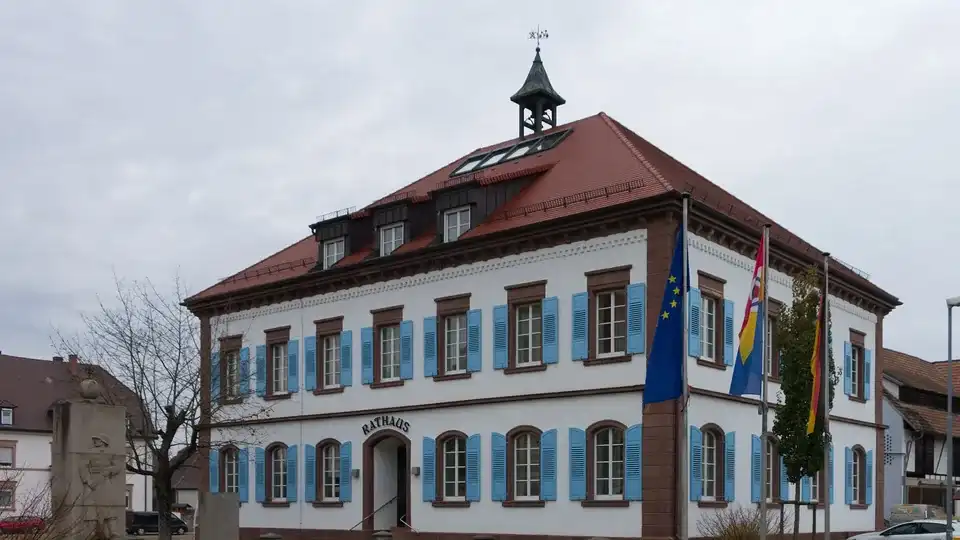 Polizeipräsenz bei Nacht in Ringsheim – Symbolbild