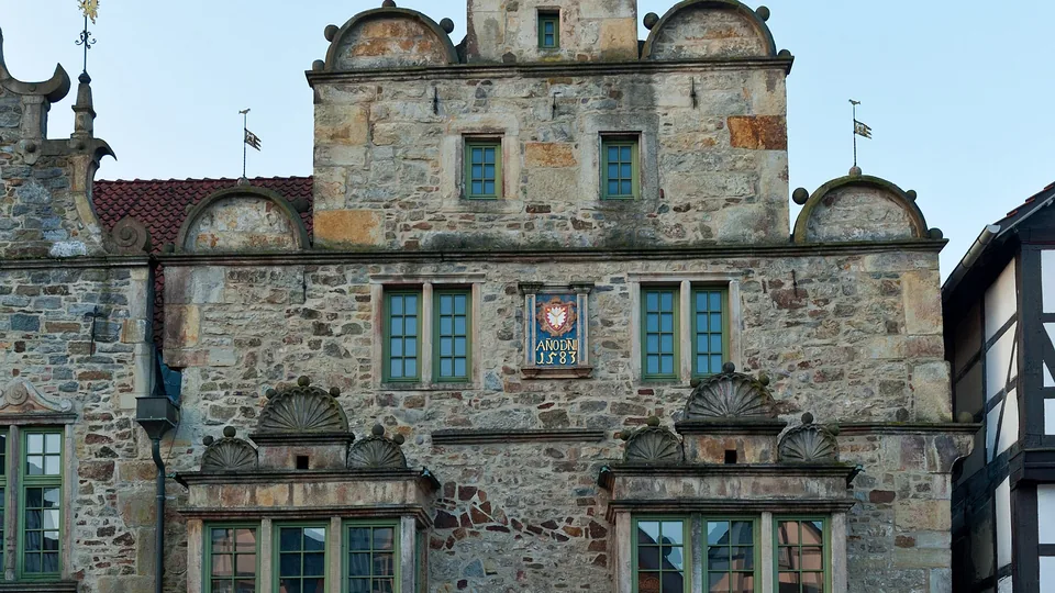 Polizeipräsenz bei Nacht in Rinteln – Symbolbild