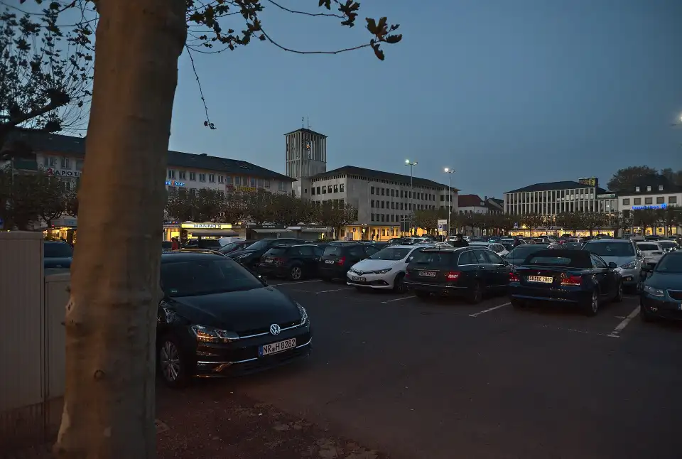 Polizeipräsenz bei Nacht in Saarlouis – Symbolbild