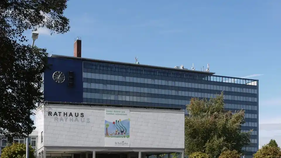 Polizeipräsenz bei Nacht in Salzgitter – Symbolbild