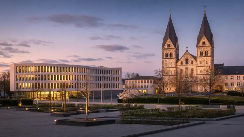 Polizeipräsenz bei Nacht in Sankt Augustin – Symbolbild