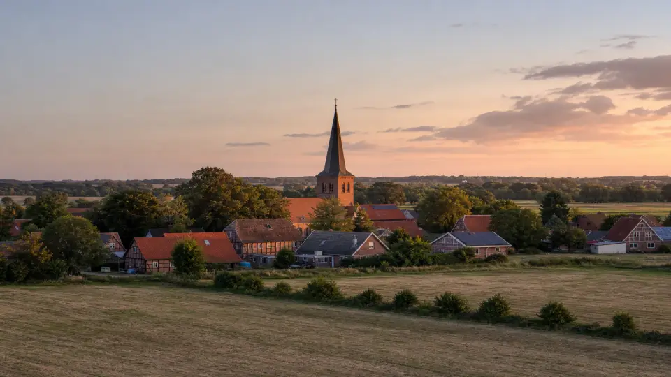 Polizeipräsenz bei Nacht in Schapen – Symbolbild